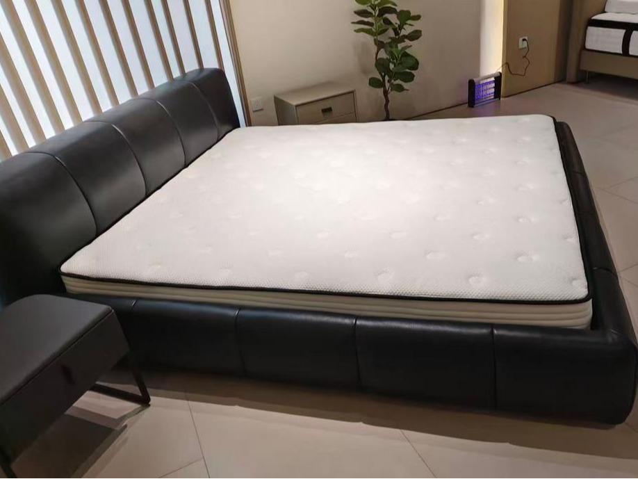Custom-Size Latex Mattress Topper — detail view 01